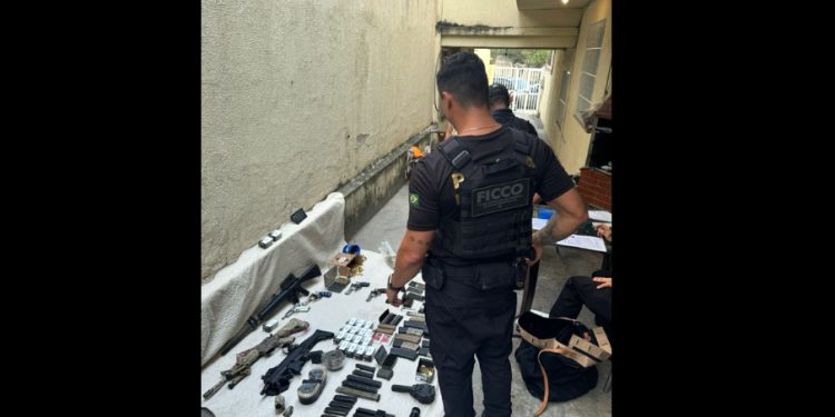 Vitória: Polícia Federal faz operação de repressão ao tráfico de armas e organização criminosa