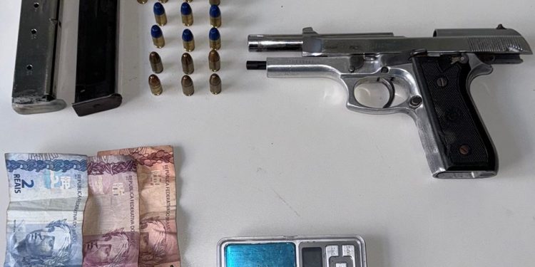 Polícia: Operação conjunta contra tráfico de drogas apreende arma e drogas em Guarapari