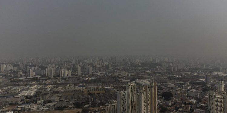 MetSul: Incêndios causam “níveis altíssimos” de gás perigoso na atmosfera
