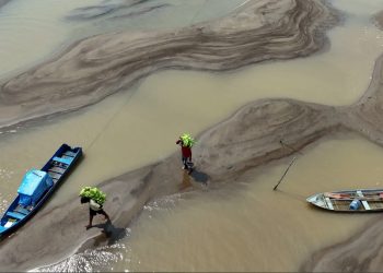 Clima: Seca severa na Amazônia dificulta transporte de mercadorias e afeta vida de ribeirinhos