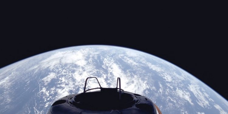 Espaço: SpaceX bate recorde da Nasa ao atingir a maior órbita ao redor da Terra