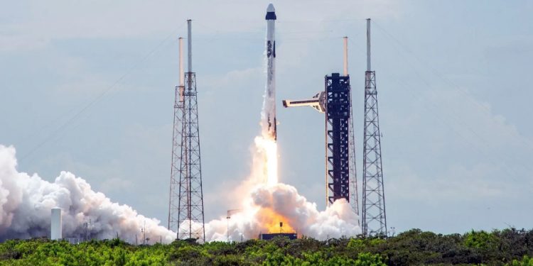 Resgate: SpaceX lança missão Crew-9 para buscar astronautas da Starliner
