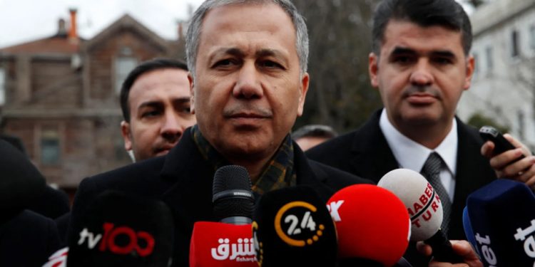 Mundo: Avião indiano faz pouso de emergência na Turquia após ameaça de bomba