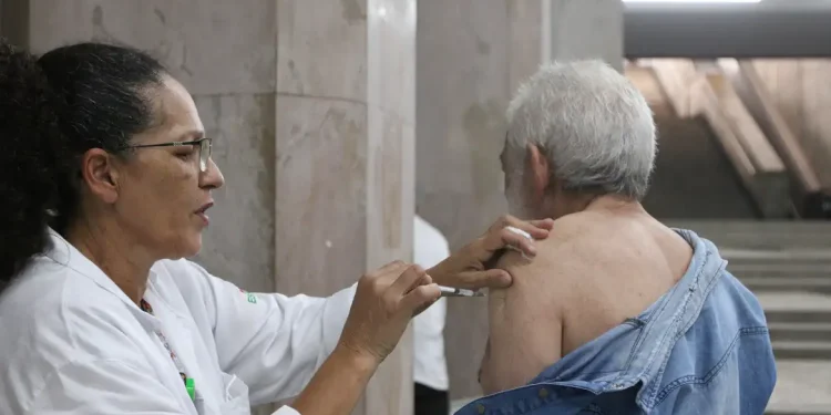 Covid-19: Fiocruz alerta para aumento de casos no Brasil