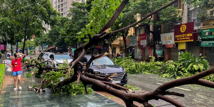 Ásia: Tufão Yagi enfraquece após matar dezenas no Vietnã, China e Filipinas