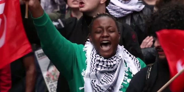 Um ano: Aniversário da guerra em Gaza reúne milhares de manifestantes pelo mundo