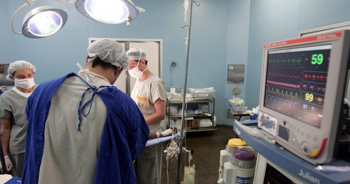 Medicina: Arábia Saudita realiza primeiro transplante de coração totalmente robótico do mundo
