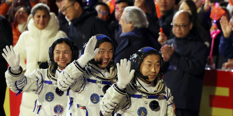 Espaço: Astronautas chineses realizarão experimentos incluindo tijolos lunares