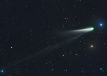 Astronomia: Nasa publica foto do “cometa do século” passando sobre o México
