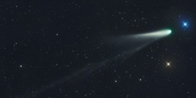 Astronomia: Nasa publica foto do “cometa do século” passando sobre o México