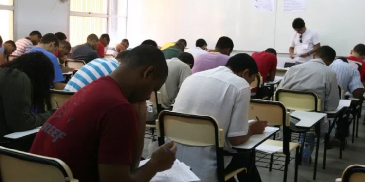 Brasil: Governo Federal autoriza novos concursos públicos