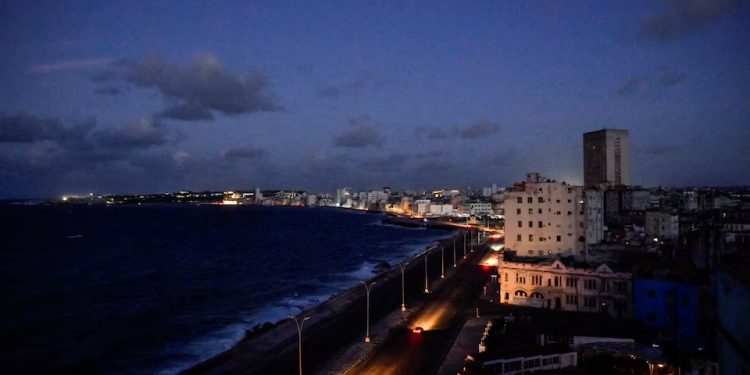 Cuba: A maior parte de Havana está com energia enquanto o governo trabalha para reativar a rede elétrica