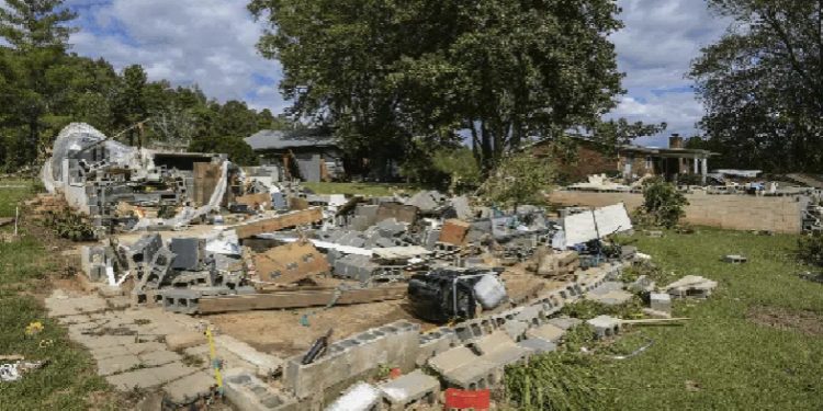 EUA: Número de mortos pelo furacão Helene sobe para 200 e cerca de 1 milhão de pessoas seguem sem luz e água