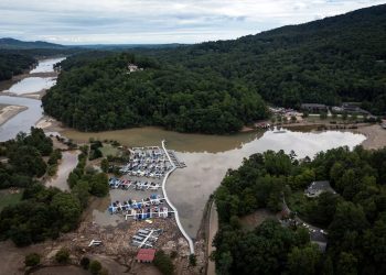 EUA: Equipes de resgate percorrem as montanhas da Carolina do Norte em busca de sobreviventes do furacão Helene