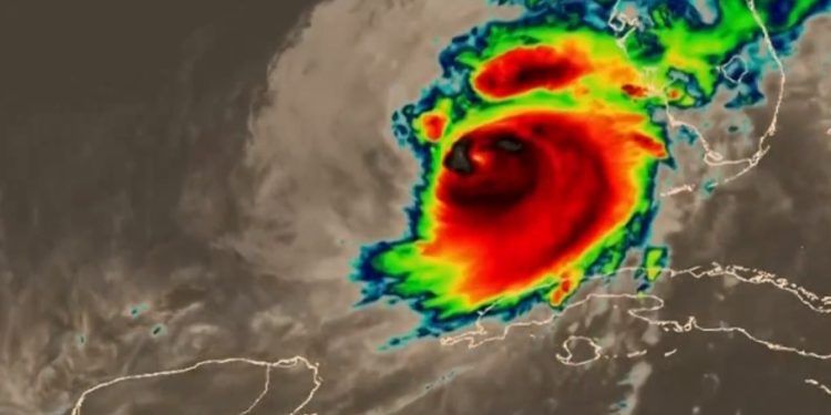 Flórida: Furacão Milton cai para categoria 1 e vai em direção a Orlando