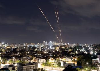 Oriente Médio: Irã lança ataque de mísseis contra Israel