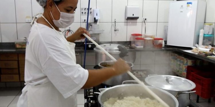Guarapari: Educação abre processo seletivo para cozinheiro