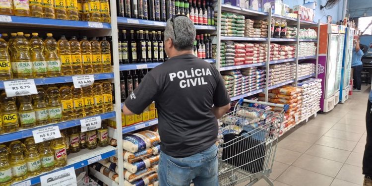 Grande Vitória: Polícia Civil apreende mais de 400 garrafas de azeite adulterado