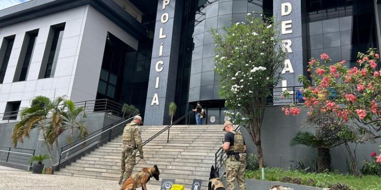 Espírito Santo: Polícia Federal faz operação contra tráfico de drogas no Estado