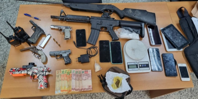 Rio Novo do Sul: Operação policial prende dez pessoas ligadas ao tráfico