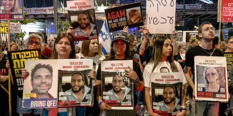 Oriente Médio: Familiares dizem que reféns estão em perigo após morte de líder do Hamas