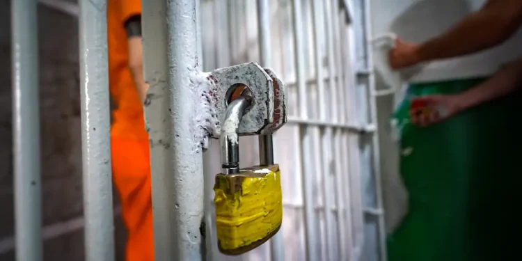 Justiça: Déficit de vagas no sistema carcerário do Brasil passa de 174 mil