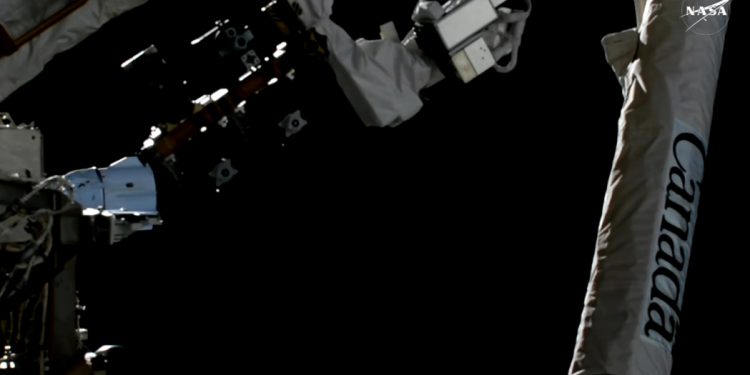 SpaceX: Crew-8 deixa base espacial e volta à Terra após 7 meses