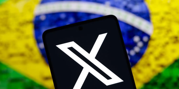 STF: X deposita multa em conta errada e Moraes mantém plataforma suspensa