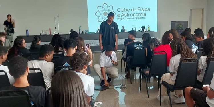 Guarapari: Escola da rede municipal realiza show de Física para estudantes