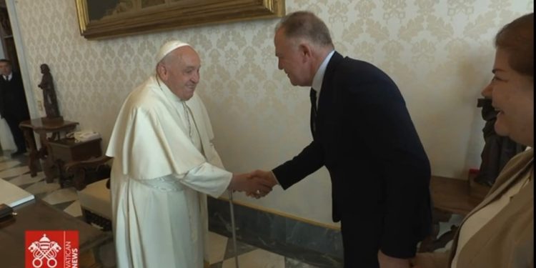 Espírito Santo: Governador Casagrande é recebido no Vaticano pelo Papa Francisco