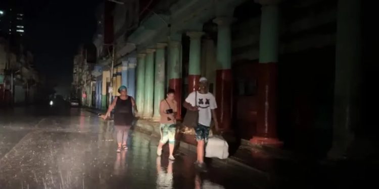 Cuba: Furacão Rafael causa colapso da rede elétrica