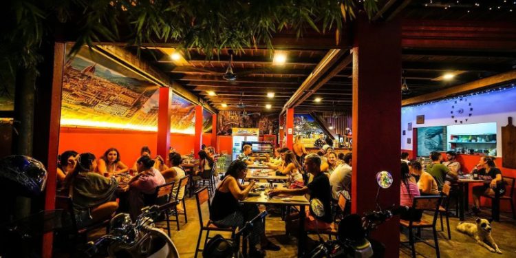 Laos: Quinto turista morre em meio a suspeitas de álcool envenenado