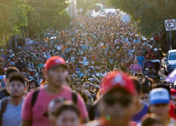 Migração: Caravana  de 3 mil pessoas segue para o norte do México em meio a votações nos EUA