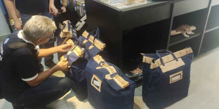 Contrabando: PF e Receita Estadual apreendem celulares e eletrônicos no ES