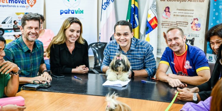 Vitória: Prefeitura assina novo contrato do PataVix com foco no acolhimento e tratamento de animais em risco