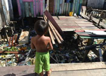 Estudo da USP: Pobreza acelera envelhecimento do Cérebro