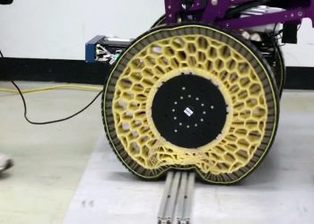 Coreia do Sul: Roda ‘Morphing’ permite que cadeiras de rodas subam escadas