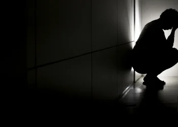 Brasil: Violência aumenta risco de internação psiquiátrica entre jovens