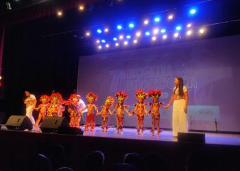 Anchieta: Alunos anchietenses encantam na Mostra de Danças Populares com celebração da cultura brasileira