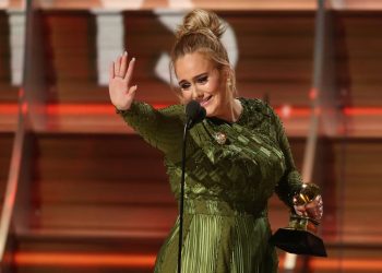 Mundo: Juiz brasileiro ordena remoção de música de Adele por plágio