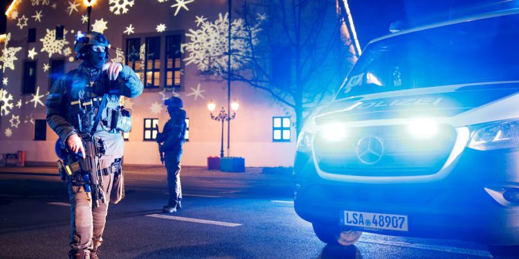 Alemanha: Motorista mata pelo menos dois ao atropelar multidão em mercado de Natal