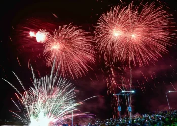 Cariacica: Ano Novo do Brasil começa com queima de fogos e shows na nova orla