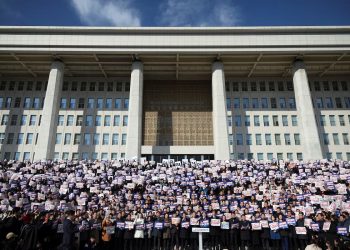 Coreia do Sul: Presidente enfrenta pedidos de impeachment após fiasco da lei marcial