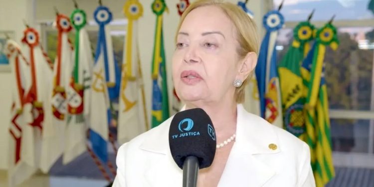 Justiça: Desembargadora do MT que autorizou vale-ceia de R$ 10 mil ganha mais de R$ 133 mil por mês