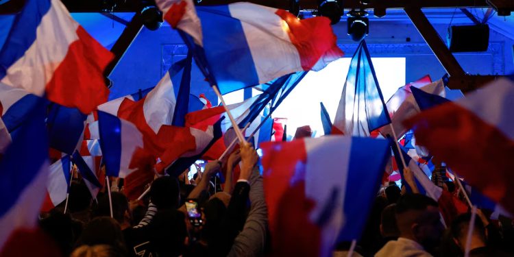 Mundo: A democracia entra em 2025 ensanguentada, mas inabalável