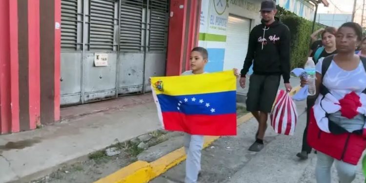 Fronteira: Caravana de imigrantes avança rumo aos EUA antes da posse de Trump