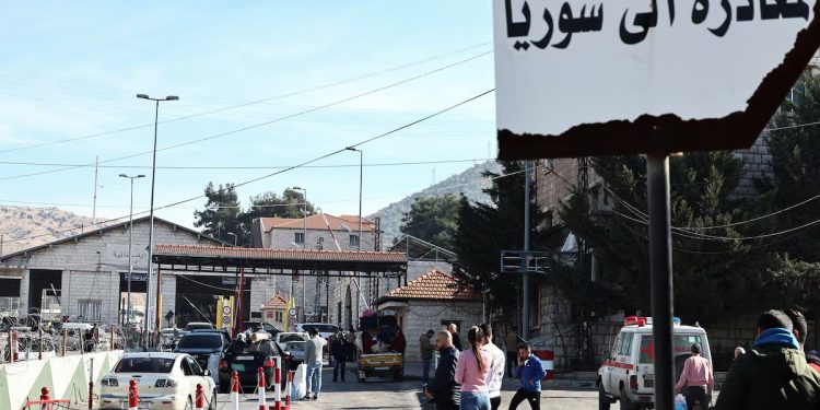 Síria: Refugiados retornam ao país após nomeação de primeiro-ministro interino