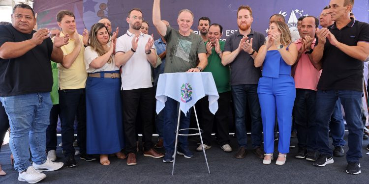Anchieta: Governador inaugura Praça São Pedro e anuncia novos investimentos para o município