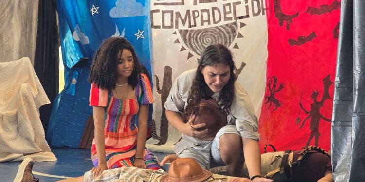 Guarapari: Estudantes apresentam peça baseada em ‘O Auto da Compadecida’