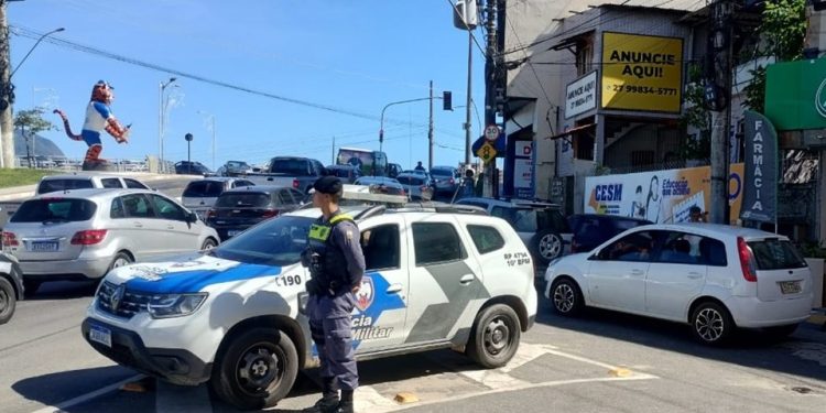 Guarapari: Operação Natal do 10° BPM reforça policiamento na região comercial